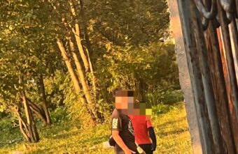 В Твери дети бегают под окнами и разбивают бутылки