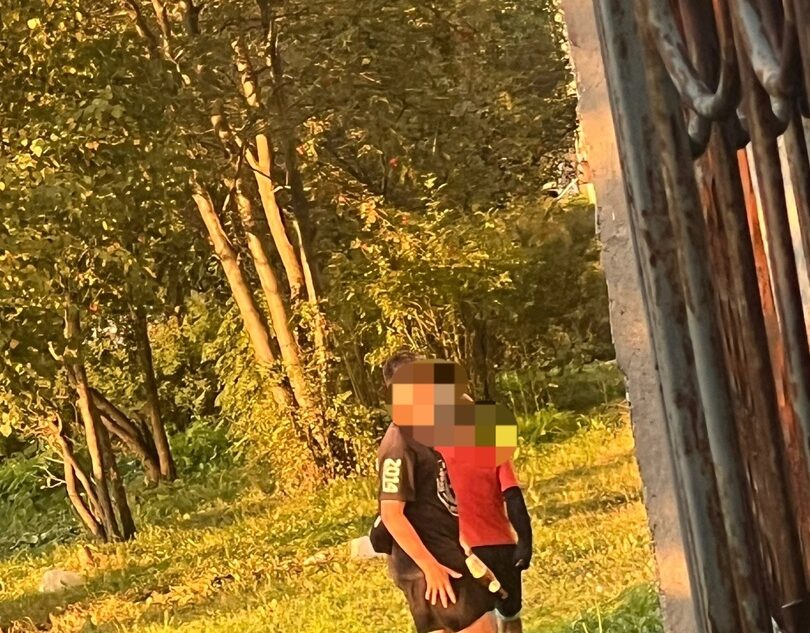 В Твери дети бегают под окнами и разбивают бутылки