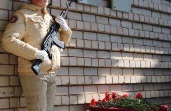 Две мемориальные доски в честь погибших на СВО появились в Вышневолоцком округе Две мемориальные доски в честь погибших на СВО появились в Вышневолоцком округе