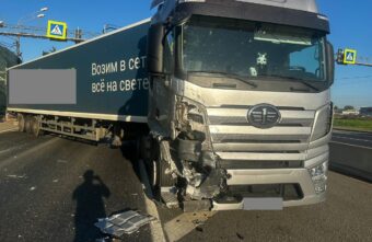 Водитель легковушки погиб в ДТП с участием фуры под Тверью Водитель легковушки погиб в ДТП с участием фуры под Тверью