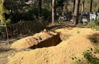 В Тверской области раскопали 100-летнюю могилу ради нового захоронения