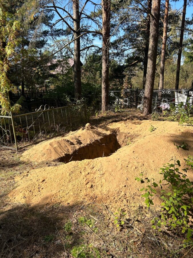 В Тверской области раскопали 100-летнюю могилу ради нового захоронения В Тверской области раскопали 100-летнюю могилу ради нового захоронения