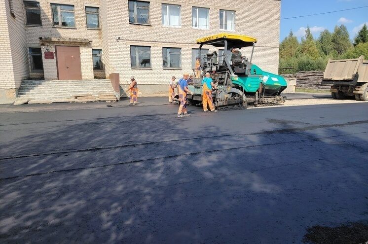 Новую дорогу построили на территории школы в Оленинском округе