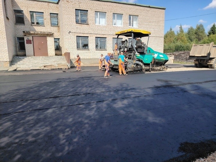 Новую дорогу построили на территории школы в Оленинском округе