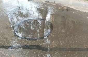 В Тверской области с лета не могут отремонтировать прорванную трубу В Тверской области с лета не могут отремонтировать прорванную трубу