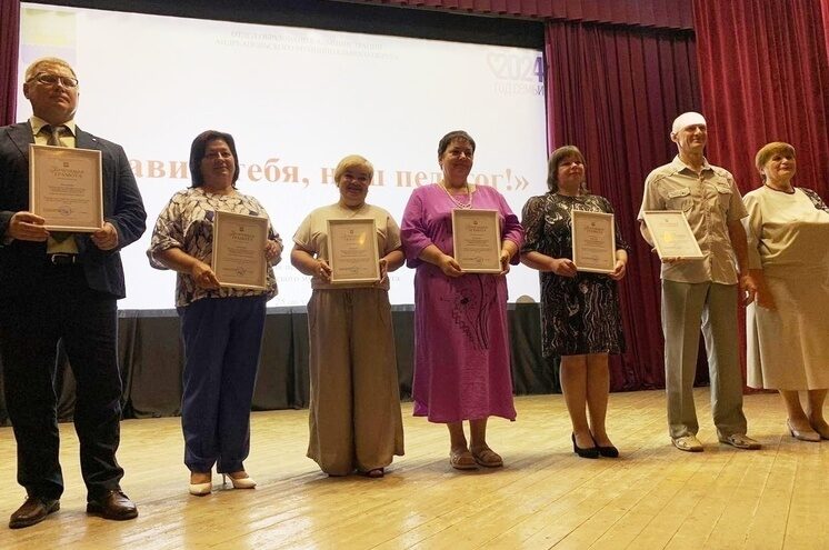 В Андреапольском округе наградили преподавателей, вовлеченных в летнюю работу с детьми