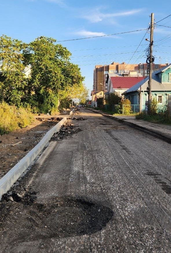 В Твери делают тротуар, о котором жители мечтали много лет