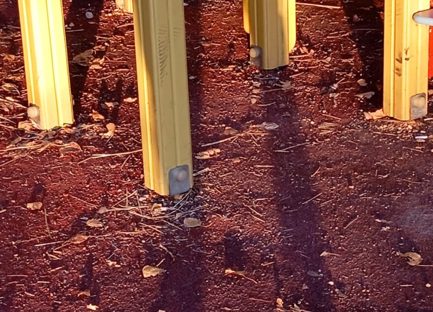 В Тверской области жители сами испортили детскую площадку