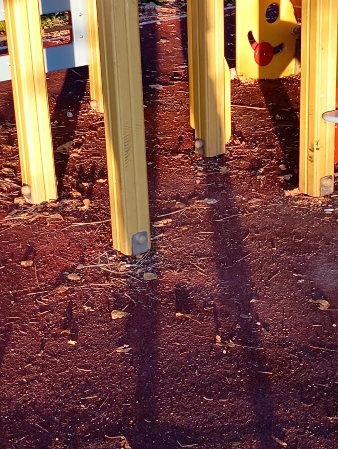 В Тверской области жители сами испортили детскую площадку