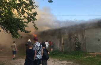 В Тверской области неизвестные подожгли гаражи