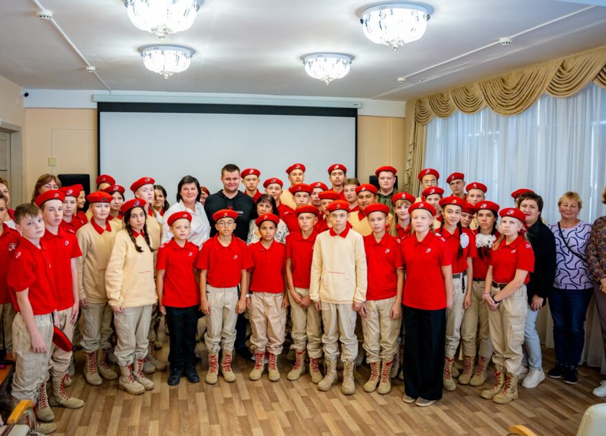 Лихославльские школьники встретились с участником СВО