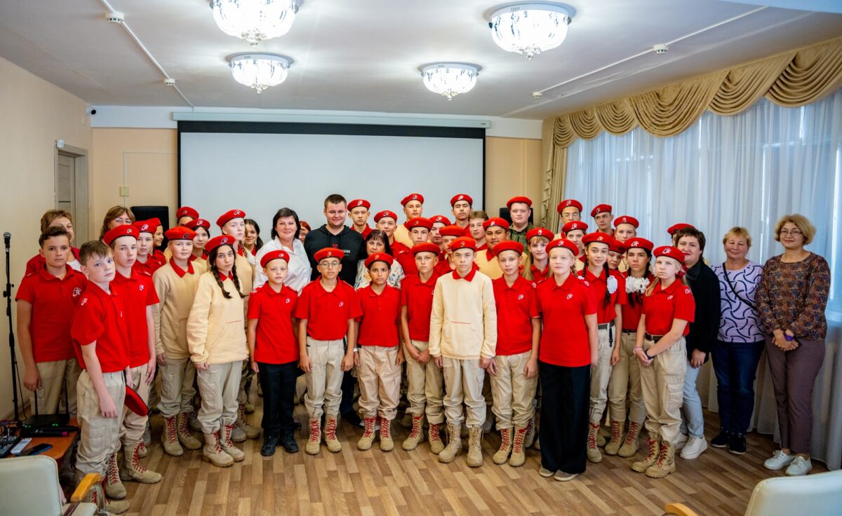 Лихославльские школьники встретились с участником СВО