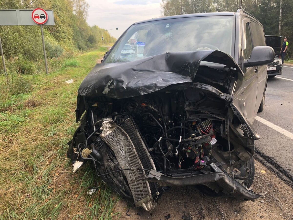 18-летнего водителя доставили в больницу после ДТП в Тверской области