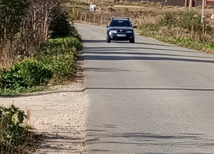 В Тверской области дети ходят на школьный автобус по проезжей части В Тверской области дети ходят на школьный автобус по проезжей части