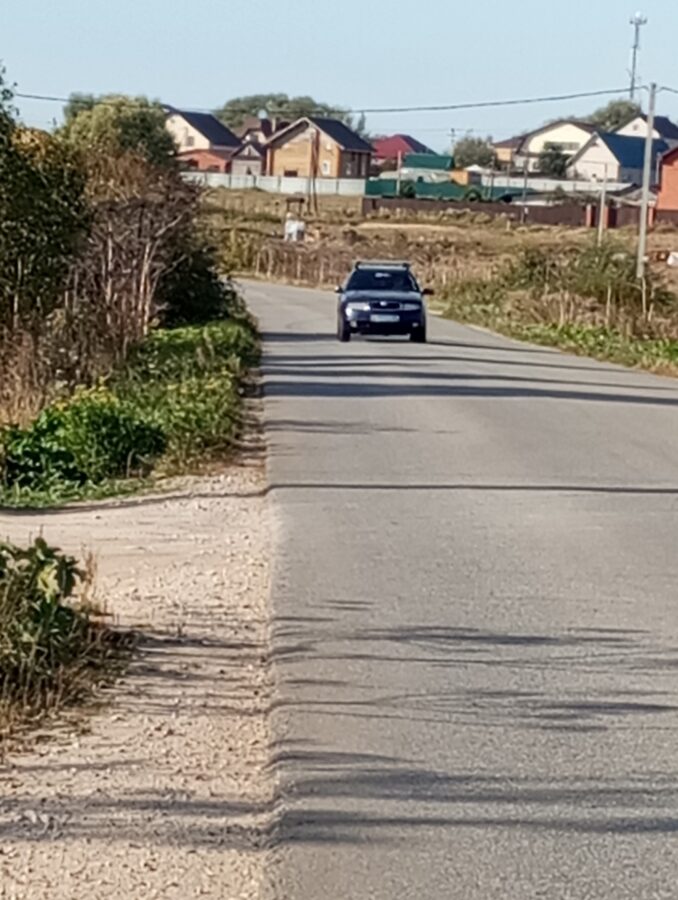 В Тверской области дети ходят на школьный автобус по проезжей части