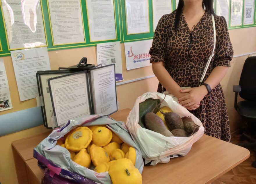 Жители Тверской области собирают овощи для малоимущих