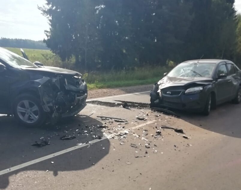 Три человека пострадали в тройном ДТП под Тверью