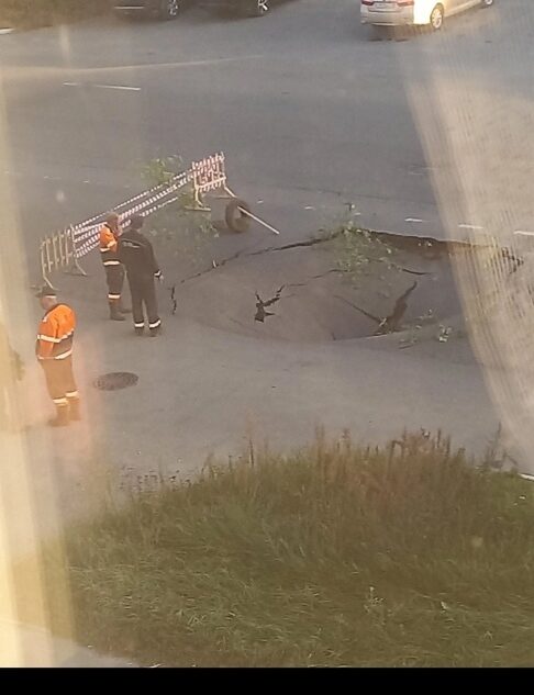 В Московском районе Твери провалился асфальт