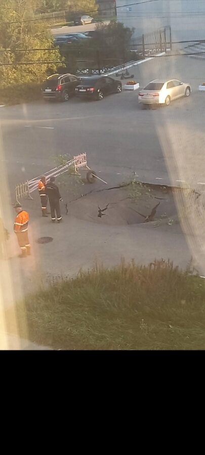 В Московском районе Твери провалился асфальт