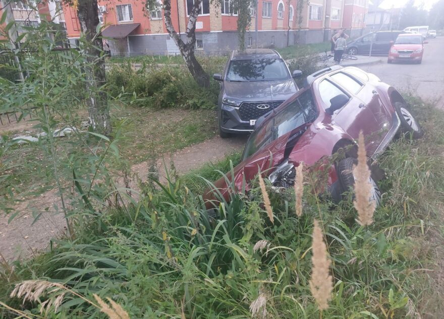 Малолетняя девочка пострадала в столкновении легковушек в Твери