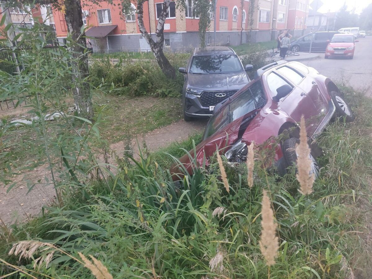 Малолетняя девочка пострадала в столкновении легковушек в Твери