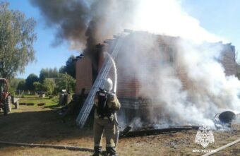 Днем в Тверской области загорелся жилой дом Днем в Тверской области загорелся жилой дом