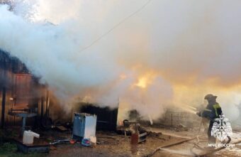 В Тверской области сгорели сразу пять сараев