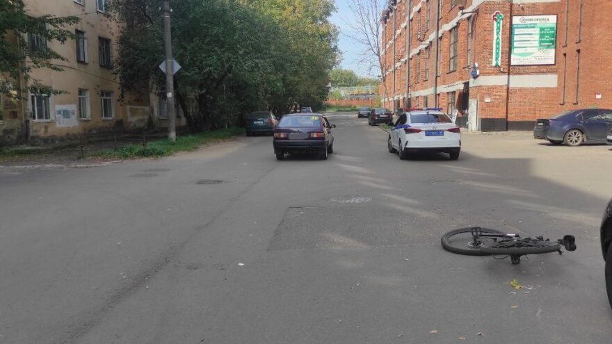 В Твери девушка на ИЖе сбила молодого велосипедиста