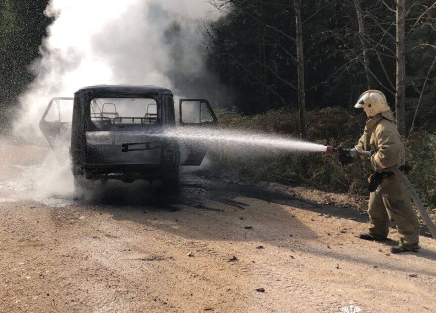 В Тверской области во время движения загорелся УАЗ