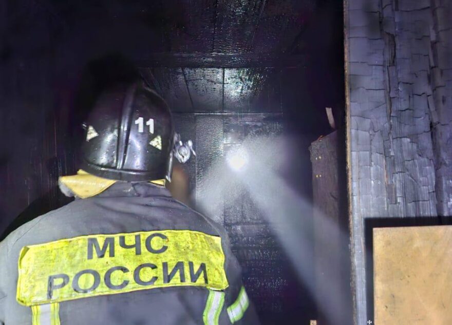 В Тверской области разгорелся пожар в жилом доме