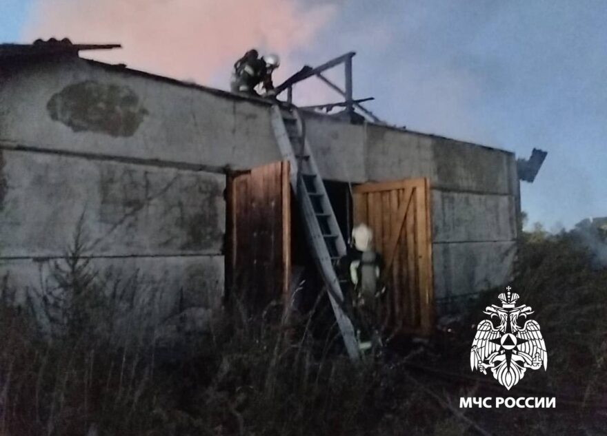 Под Тверью ликвидировали пожар в зернохранилище