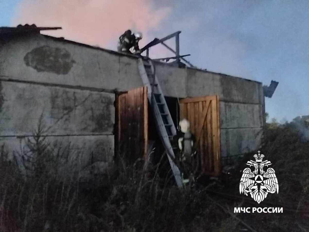 Под Тверью ликвидировали пожар в зернохранилище Под Тверью ликвидировали пожар в зернохранилище