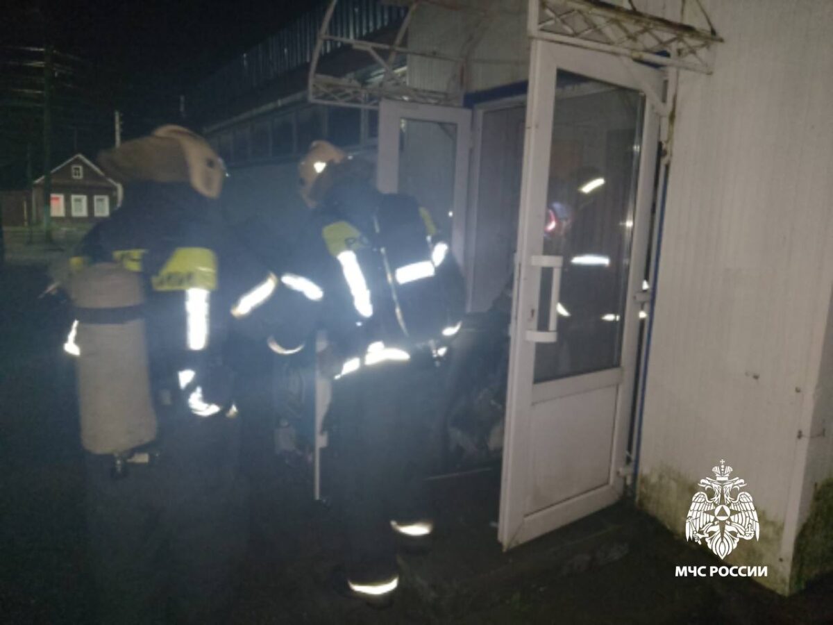 Ночью в Тверской области загорелся магазин