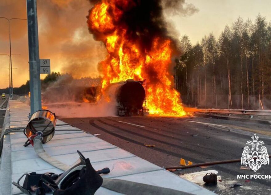 Водитель бензовоза погиб в ДТП на трассе М-11 под Тверью
