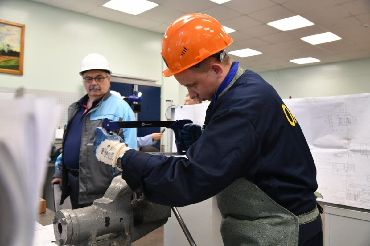 Рабочие Тверского вагоностроительного завода состязаются за звание лучшего по профессии