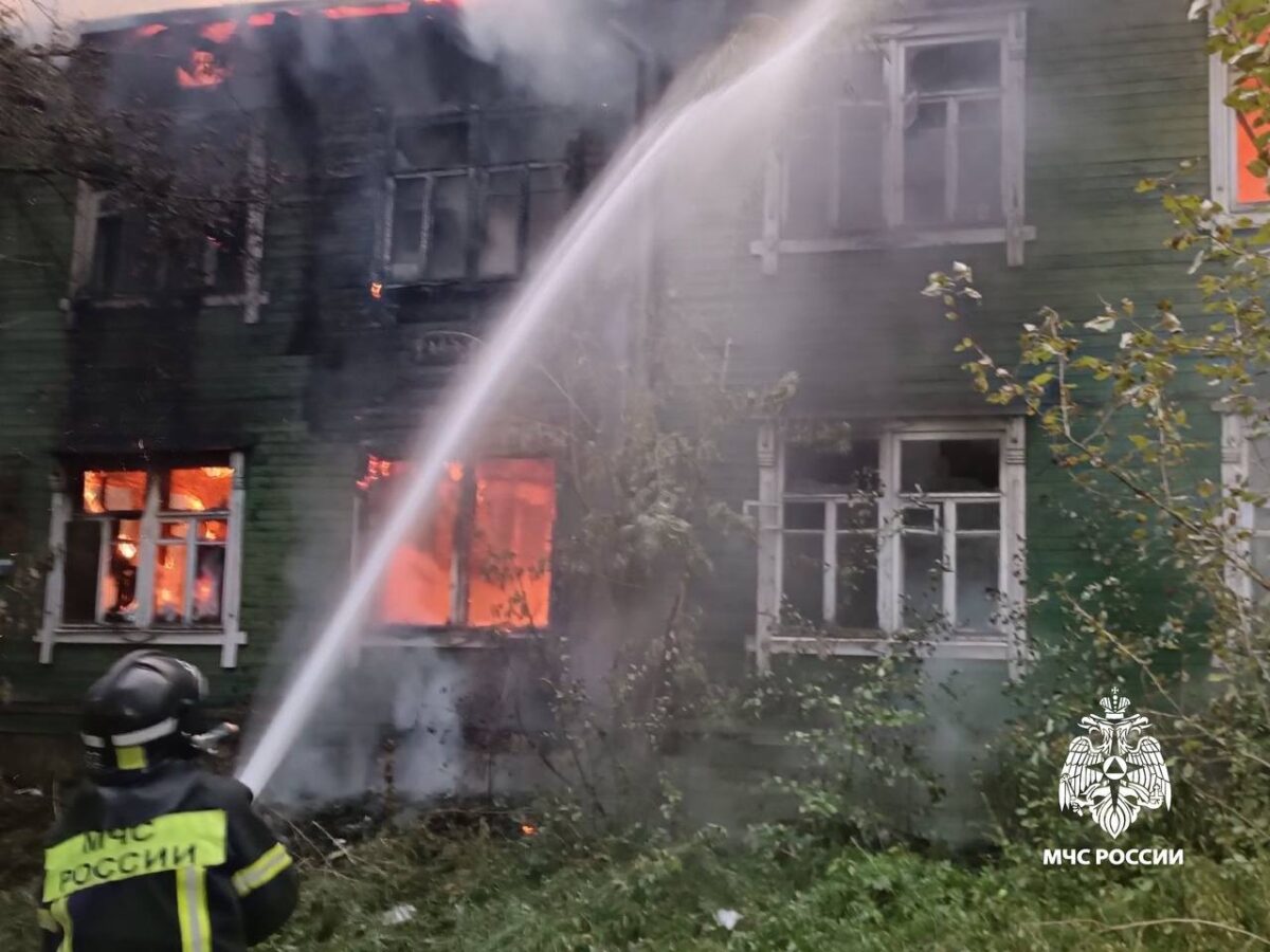 В Тверской области загорелся многоквартирный жилой дом