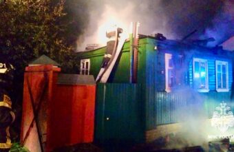 Ночью в Твери загорелся жилой дом Ночью в Твери загорелся жилой дом