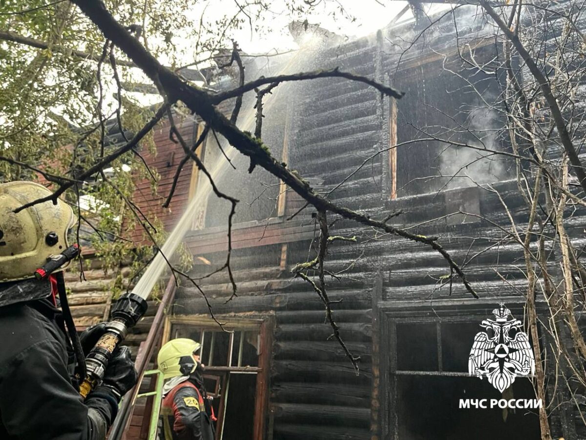 В Твери ликвидировали пожар в нежилом доме