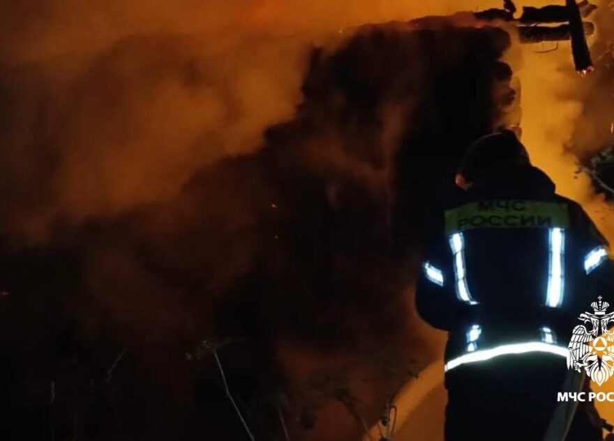 В Тверской области дотла сгорела заброшка