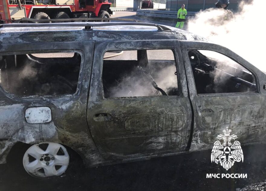 Автомобиль сгорел на трассе в Тверской области