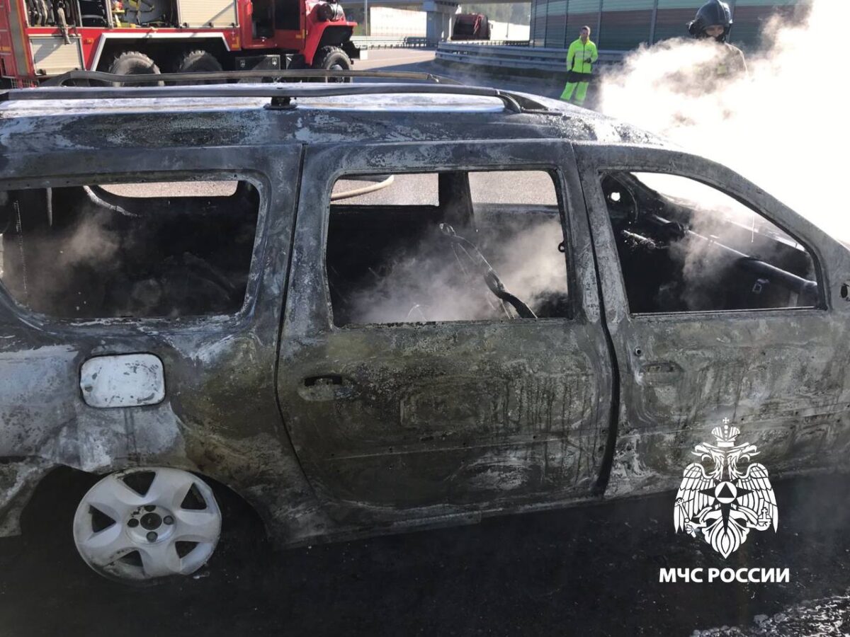 Автомобиль сгорел на трассе в Тверской области