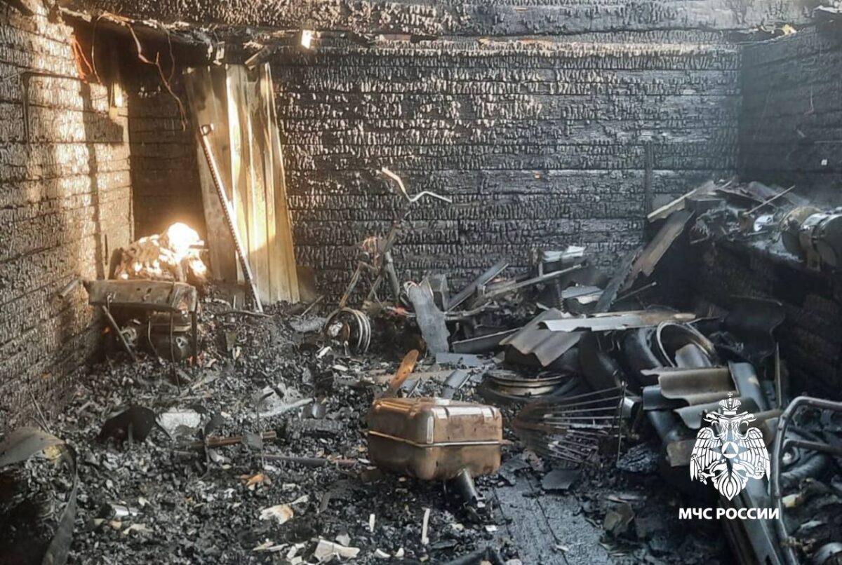 В Тверской области сгорел гараж