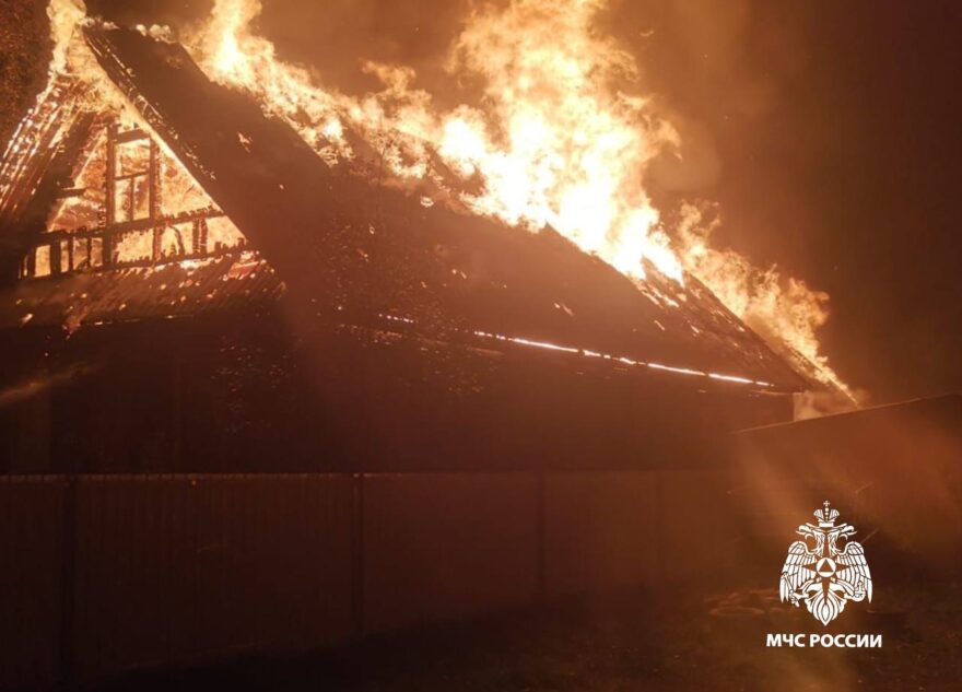 В Тверской области сгорел нежилой дом