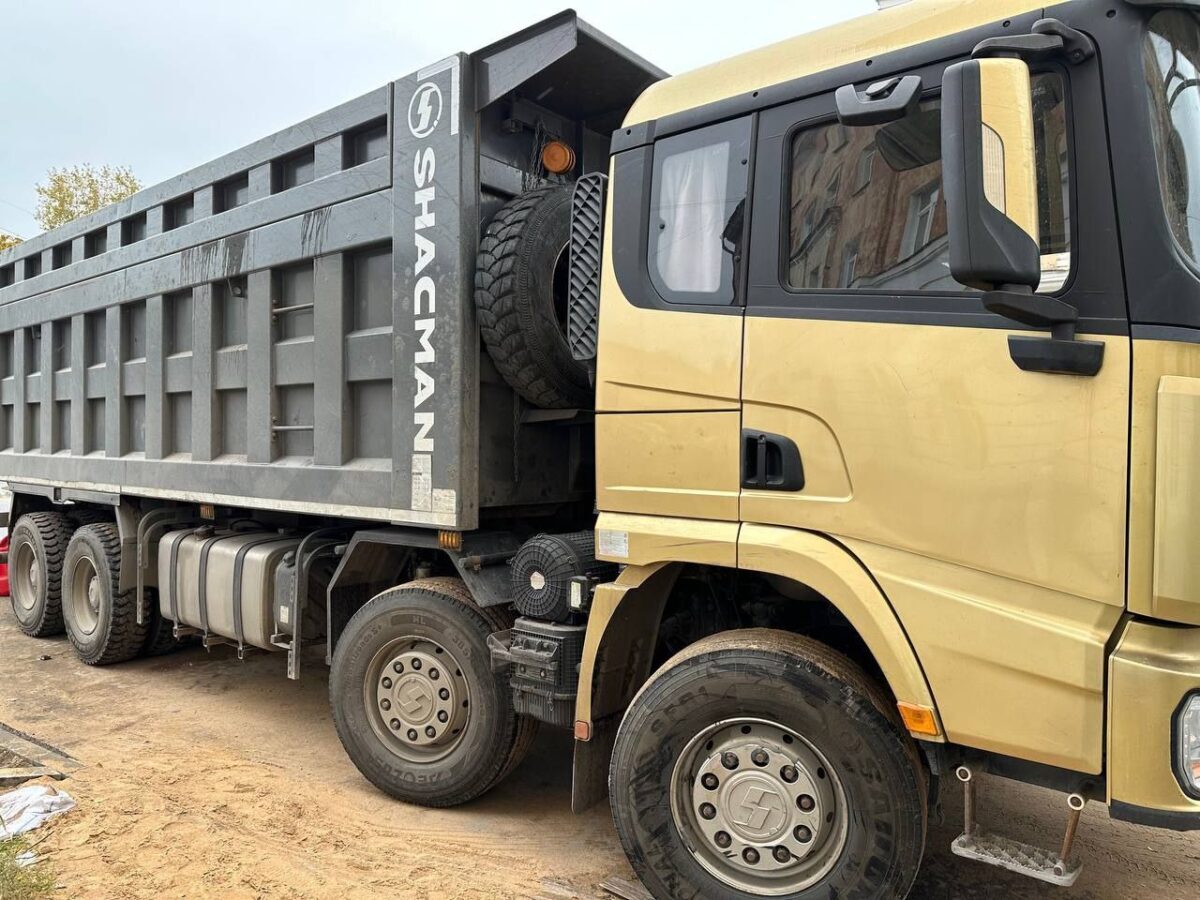 Электросамокатчик пострадал в столкновении с самосвалом в Твери