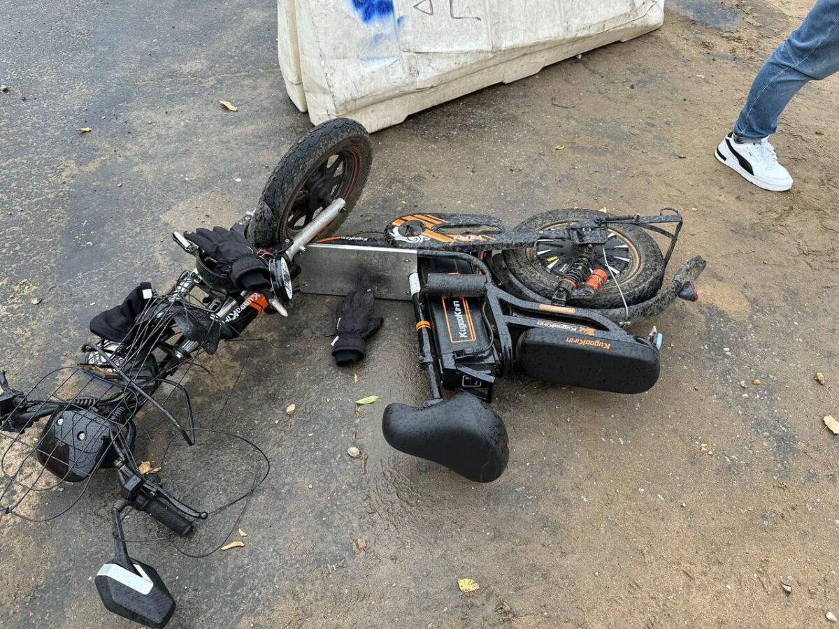 Электросамокатчик пострадал в столкновении с самосвалом в Твери