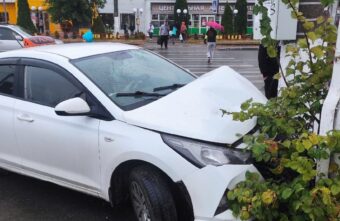 Женщина попала в больницу после ДТП с участием столба в Твери Женщина попала в больницу после ДТП с участием столба в Твери