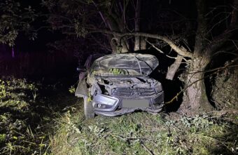 В Тверской области пострадали водитель и пассажир врезавшейся в дерево "Весты" В Тверской области пострадали водитель и пассажир врезавшейся в дерево "Весты"