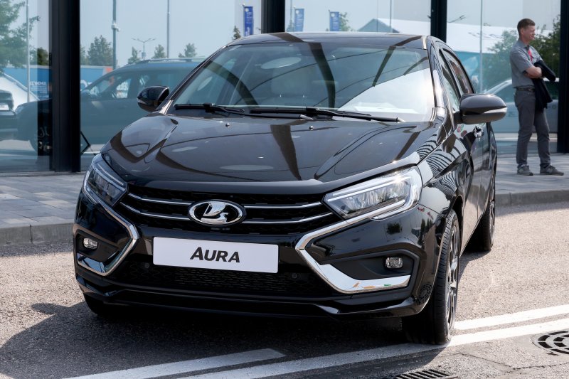 Названа цена бизнес-седана Lada Aura, на который пересадят российских чиновников