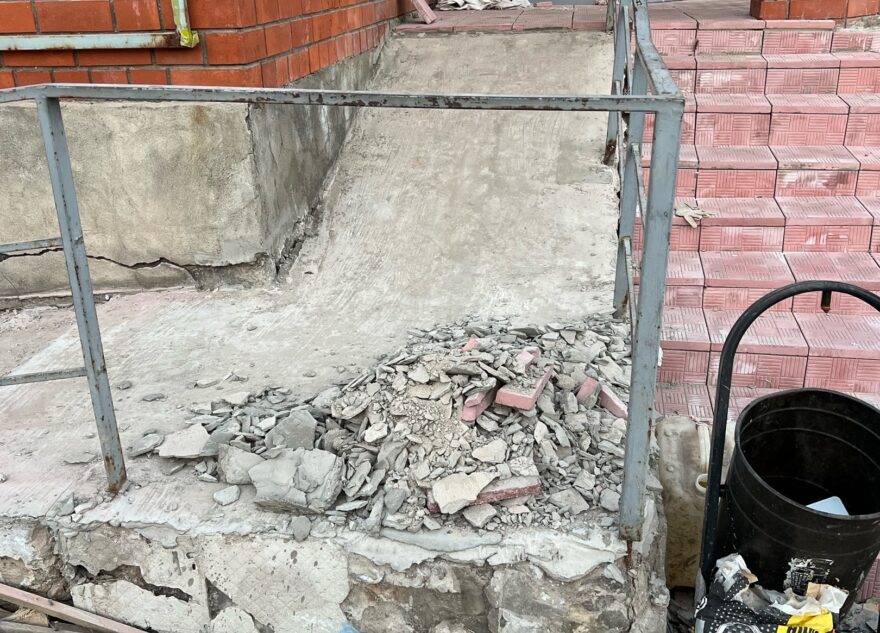 В Тверской области жители дома боятся подниматься в собственный подъезд В Тверской области жители дома боятся подниматься в собственный подъезд