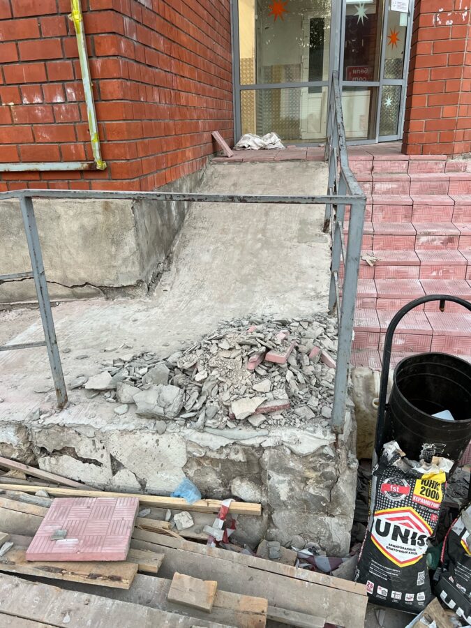 В Тверской области жители дома боятся подниматься в собственный подъезд В Тверской области жители дома боятся подниматься в собственный подъезд